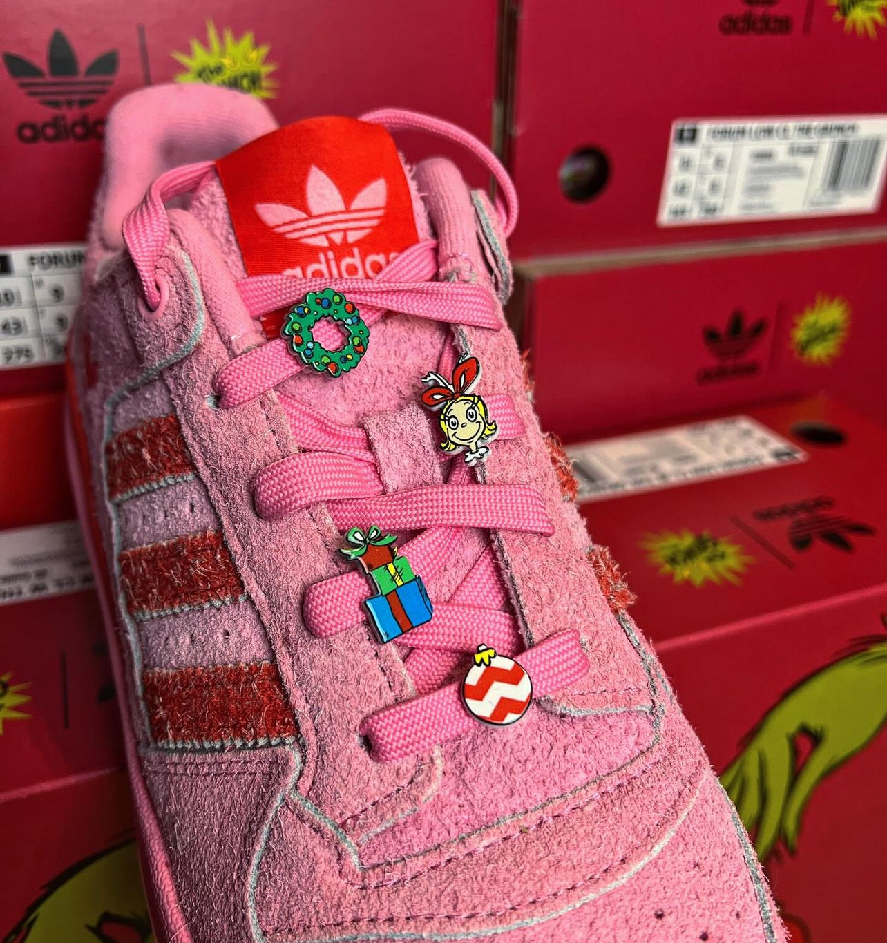 ADIDAS FORUM LOW THE GRINCH CINDY-LOU WHO PINK